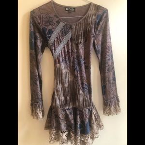 Beautiful Papillon Tunic size M